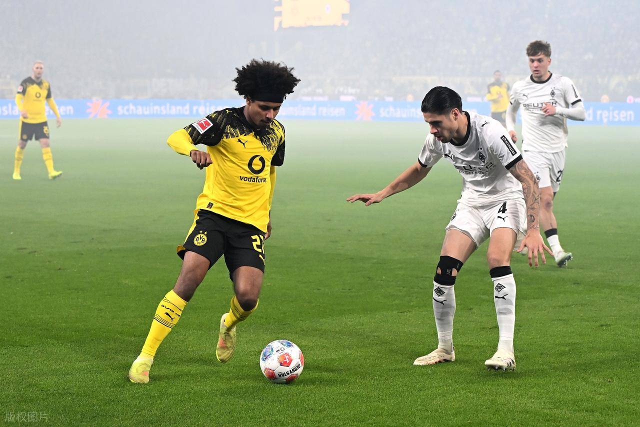 โบรุสเซีย ดอร์ทมุนด์ หยุดสถิติไร้ชัยสองนัดด้วยการเอาชนะโบรุสเซีย มึนเช่นกลัดบัค 2-0 ไล่จี้จ่าฝูงบุนเดสลีกา; แบรนท์และแบร์ลแต่ละคนทำประตู_มึนเช่นกลัดบัค_แมตช์_เหย้า