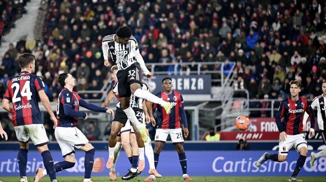 ยูเวนตุสเฉือนชนะโรม่า 2-1 ในการแข่งขันชิงแชมป์เซเรียอาที่กลับมาดุเดือดอีกครั้ง, ความวุ่นวายในตารางลีกเริ่มต้นขึ้น_การแข่งขัน_อินเตอร์ มิลาน_นาโปลี