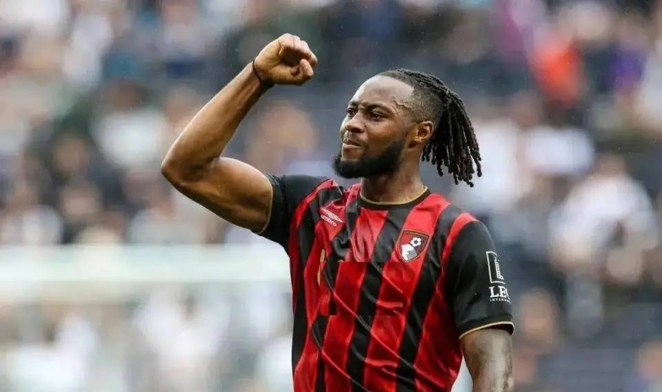 แมนเชสเตอร์ ยูไนเต็ด และแมนเชสเตอร์ ซิตี้ นำหน้าในการแข่งขันเพื่อคว้าตัว เซเมโด้ เป้าหมายของสเปอร์สเผชิญกับการต้อนรับที่เย็นชาเมื่อนักเตะปฏิเสธอย่างชัดเจน _แมนเชสเตอร์ ยูไนเต็ด_ _บอร์นมัธ_ _ยูฟ่า แชมเปียนส์ลีก_