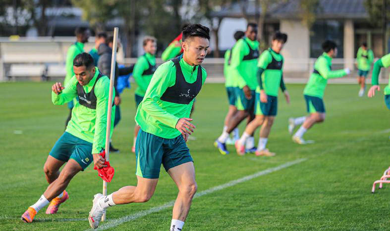 กัวอันแสดงความกล้าหาญอย่างน่าทึ่ง! ผู้ช่วยโค้ชสเปอร์สจะรับมือกับฤดูหนาวที่กำลังมาถึงได้หรือไม่? ผู้อำนวยการกีฬาคนใหม่ไม่เคยดูแลการย้ายทีมมาก่อน_รามิโร_แฟน_จีน