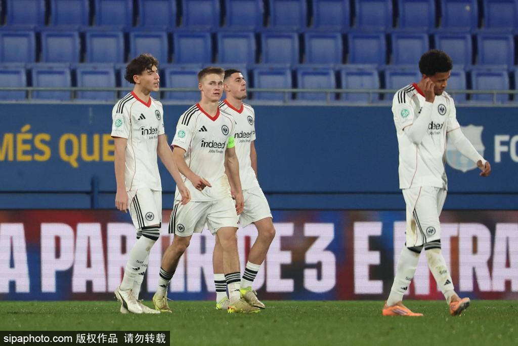 ผู้สืบทอดตำแหน่งของเลวานดอฟสกี้: บาร์เซโลน่าเล็ง อัลวาเรซ, เคน และเอวานิเออร์สัน เป็นตัวเต็ง _อากัว_ ความสามารถ ปอร์โต้