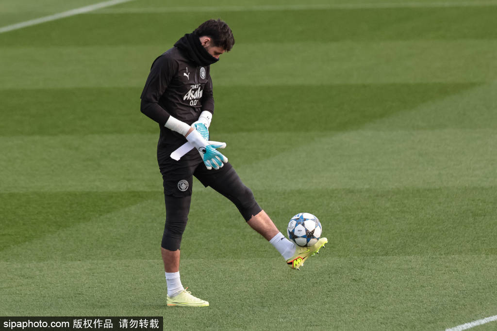 พัฒนาตัวเองต่อไป! แมนเชสเตอร์ ซิตี้ ยืมตัวดาวรุ่งชาวอาร์เจนตินาวัย 19 ปี เอเชเวร์รี ให้กับเกโรนา – กลยุทธ์และเรื่องราวเบื้องหลังการย้ายทีม_แฟน_นักเตะ_ไบเออร์ เลเวอร์คูเซ่น