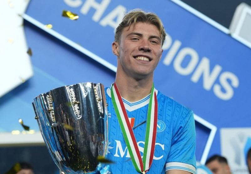 ชัยชนะของโฮลันด์แฝงนัยเหน็บแมนเชสเตอร์ ยูไนเต็ด; เทน ฮาก ถูกปลด; ไบเออร์ เลเวอร์คูเซ่น กลับสู่ท็อปสามบุนเดสลีกา_นาโปลี_แชมเปียนส์ลีก_นาโปลี