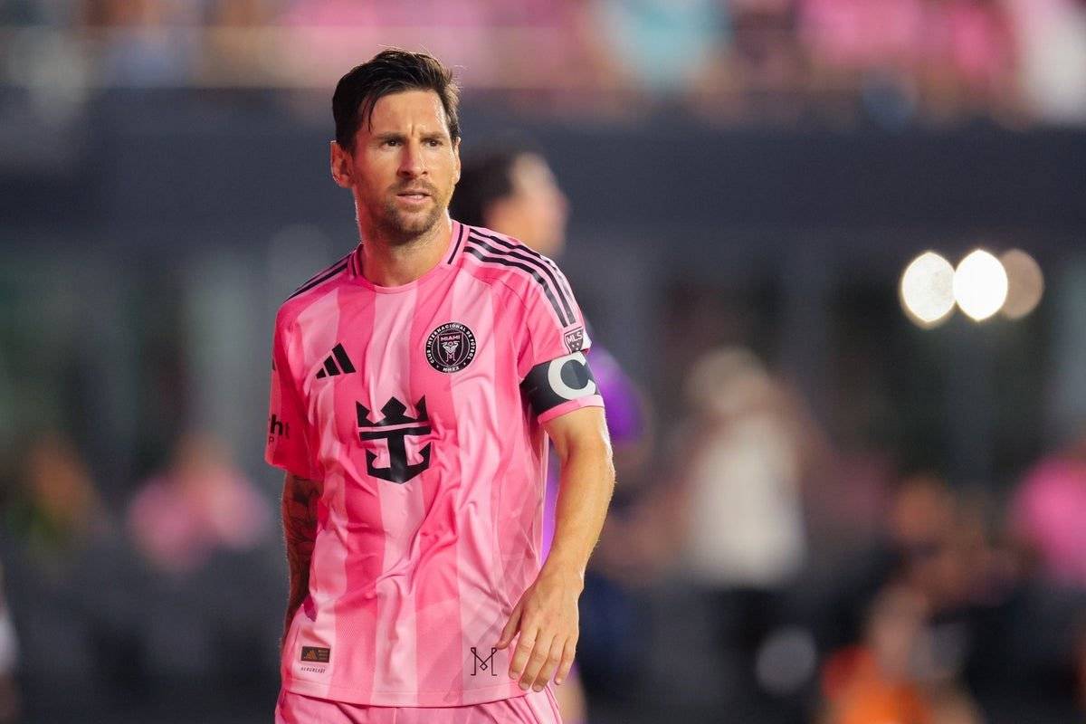 อดีตคู่แข่ง: การได้เล่นกับเมสซี่เป็นประสบการณ์ที่เหลือเชื่อ! มันคือความฝันของนักฟุตบอลทุกคน! _ชุควูเซ_ ประวัติการแข่งขัน