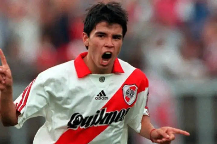 ทำไมการย้ายทีมของซาวิโอลาไปยุโรปถึงไม่เป็นไปตามที่คาดหวัง และมีปัจจัยใดบ้างที่จำกัดความสำเร็จของเขา? _บาร์เซโลนา_ _บียาร์เรอัล_ _เบนฟิก้า_