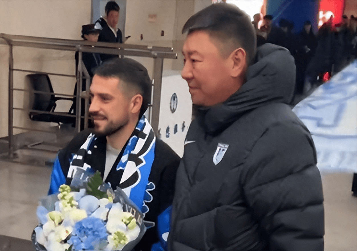 ต้าเหลียน อิงป๋อ ทำการตัดสินใจที่ยอดเยี่ยม! นักเตะทีมชาติโรมาเนียวัย 32 ปีเข้าร่วมทีม หลังจากที่เคยทำประตูได้ 38 ประตูในฤดูกาลเดียว!_สแตนคู_1_AFC แชมเปียนส์ลีก