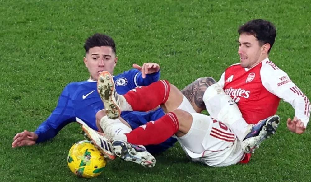 น่าอับอาย! ทีมเชลซีมูลค่า 110 ล้านปอนด์พ่ายแพ้ในช่วงท้ายเกม ขณะที่อาร์เซนอลคว้าชัยชนะสองนัดรวดเพื่อยุติความแห้งแล้ง 35 ปี _แมตช์_โอกาส_แชมเปียนส์ลีก