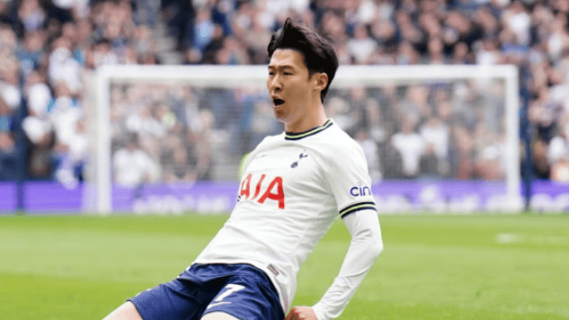 วันเสาร์ 010 การเผชิญหน้าในบุนเดสลีกา: การต่อสู้เพื่อความอยู่รอดในบ้านของ St. Pauli กับความพยายามของ Stuttgart ในการคว้าตั๋วแชมเปียนส์ลีกและท็อปโฟร์? _การป้องกันที่แน่นหนา_ _อาการบาดเจ็บ_ _การเริ่มแข่งล่าช้า_