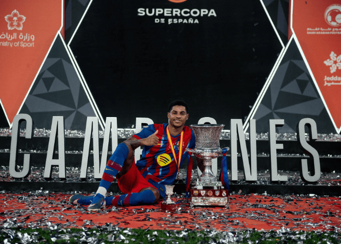 จาก 100 ล้านยูโร เหลือ 30 ล้านยูโร! อดีตดาวรุ่งทองคำของแมนเชสเตอร์ ยูไนเต็ด ที่ตกต่ำลง ยอมรับการลดค่าจ้างเพื่ออยู่กับบาร์เซโลนาต่อไปแทนที่จะกลับไปยูไนเต็ด_Rashford_Player_ฤดูกาลนี้