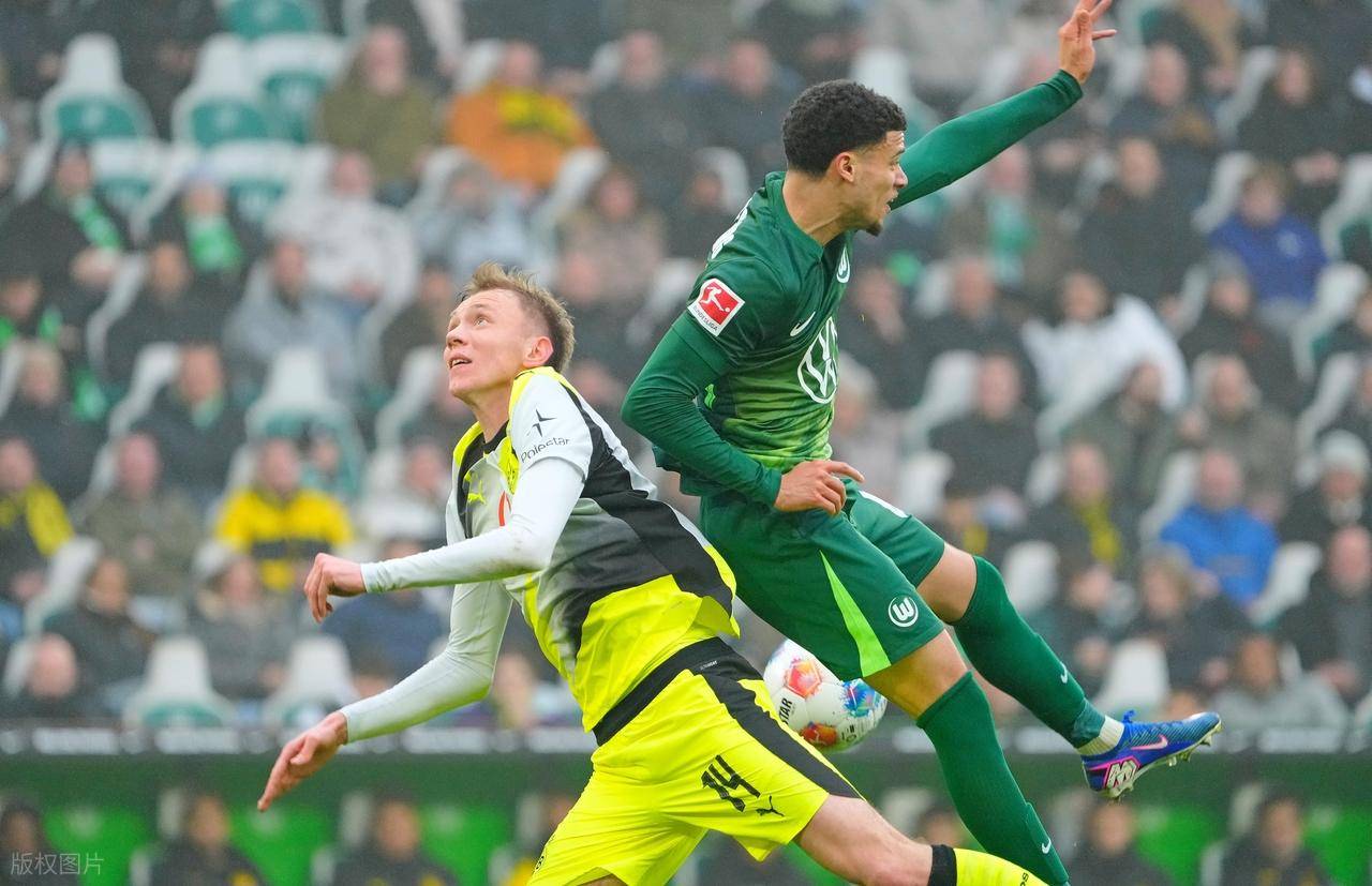 ด้วยชัยชนะ 2-1 ของโวล์ฟสบวร์ก ทำให้บาเยิร์น มิวนิค เหลือคะแนนนำเพียง 3 คะแนน ขณะที่การแข่งขันชิงแชมป์บุนเดสลีกาทวีความเข้มข้นขึ้น ตารางคะแนนของโบรุสเซีย ดอร์ทมุนด์