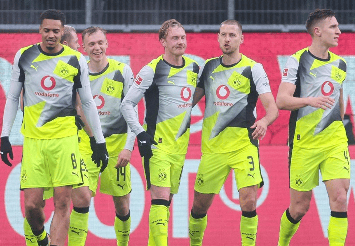 ประตูชัยในนาทีที่ 87! ผลการแข่งขัน 2-1 ทำให้การแข่งขันชิงแชมป์พลิกผัน โดยสองทีมนำมีคะแนนห่างกันเพียงสามแต้มเท่านั้น ความหวังของบาเยิร์นยังคงแขวนอยู่บนเส้นด้าย ดอร์ทมุนด์ โวล์ฟสบวร์ก กิราซี