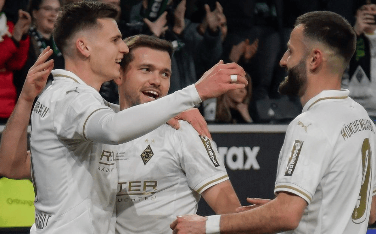 อัปเดตอันดับล่าสุดบุนเดสลีกา: การแข่งขันชิงแชมป์กลับมาดุเดือดอีกครั้งเมื่อสองทีมนำมีคะแนนห่างกันเพียงสามแต้ม ดอร์ทมุนด์ไล่จี้บาเยิร์นอย่างใกล้ชิด แมตช์ระหว่างไบเออร์ เลเวอร์คูเซ่น พบ เวเดอร์ เบรเมน