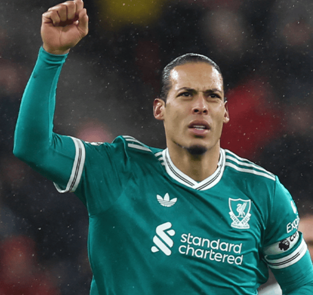 1-0! การแข่งขันชิงอันดับท็อปโฟร์พรีเมียร์ลีกพลิกผัน: ลิเวอร์พูลเฉือนชนะแต่ยังตามหลังแมนเชสเตอร์ ยูไนเต็ดอยู่สามแต้ม โดยมีสามทีมที่เสี่ยงต่อการถูกตัดสิทธิ์จากแชมเปียนส์ลีก_อาร์เซนอล_แมนเชสเตอร์ ซิตี้