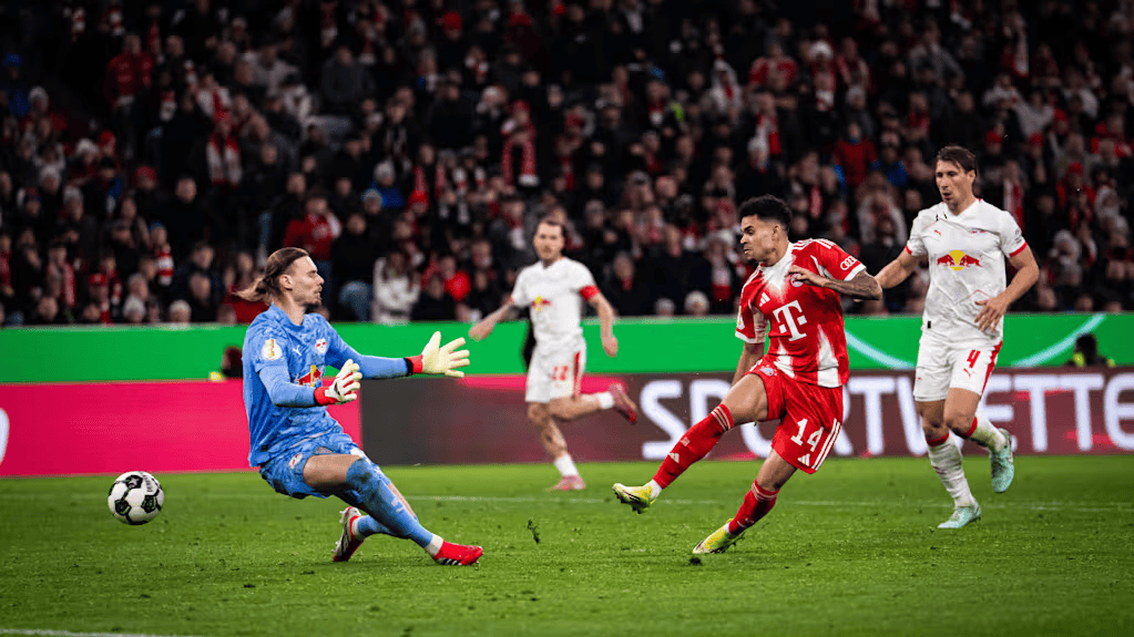 สามประสานเกมรุกของบาเยิร์น มิวนิค มีส่วนร่วมโดยตรงกับ 108 ประตู - แนวรุกที่อันตรายที่สุดในยุโรป! เรอัล มาดริด: 69 | แมนเชสเตอร์ ซิตี้: 68 แฮร์รี่ เคน | โอลิ-เซ่ | ประตู