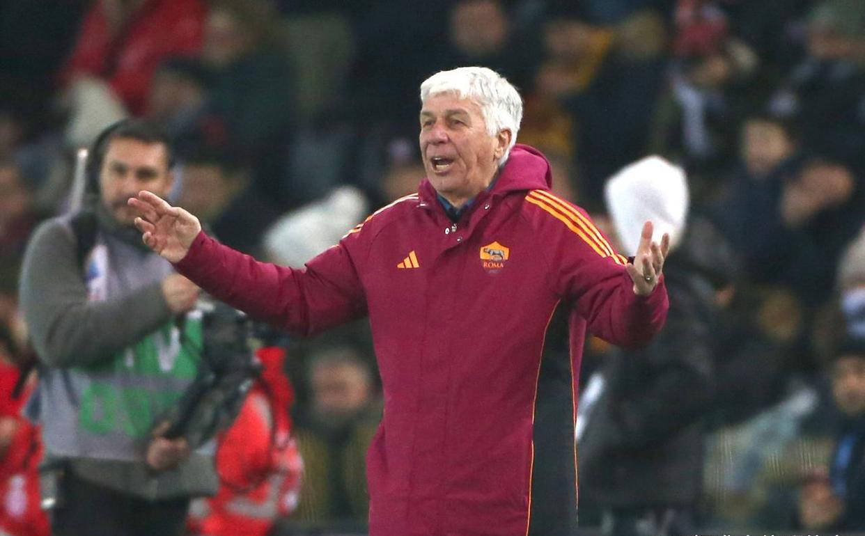 โรม่าคว้าชัยชนะในบ้าน 2-0 เหนือกายารี่; มาเลนยิงประตูที่สามในสี่นัดที่ลงสนามในฐานะนักเตะยืมตัว กลายเป็นผู้เล่นที่โดดเด่นของจัลโลรอสซี่