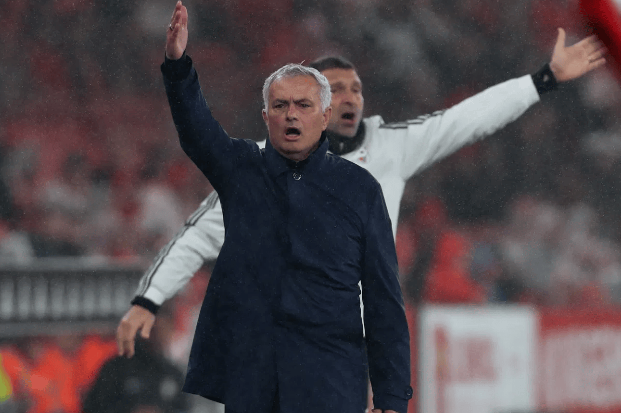 โทรศัพท์ที่แสนเศร้าที่บ้านของมูรินโญ่เมื่ออายุสิบปีได้เปลี่ยนเส้นทางชีวิตของเขาไปตลอดกาล_โจเซ่ มูรินโญ่_สัญญา_บิดา