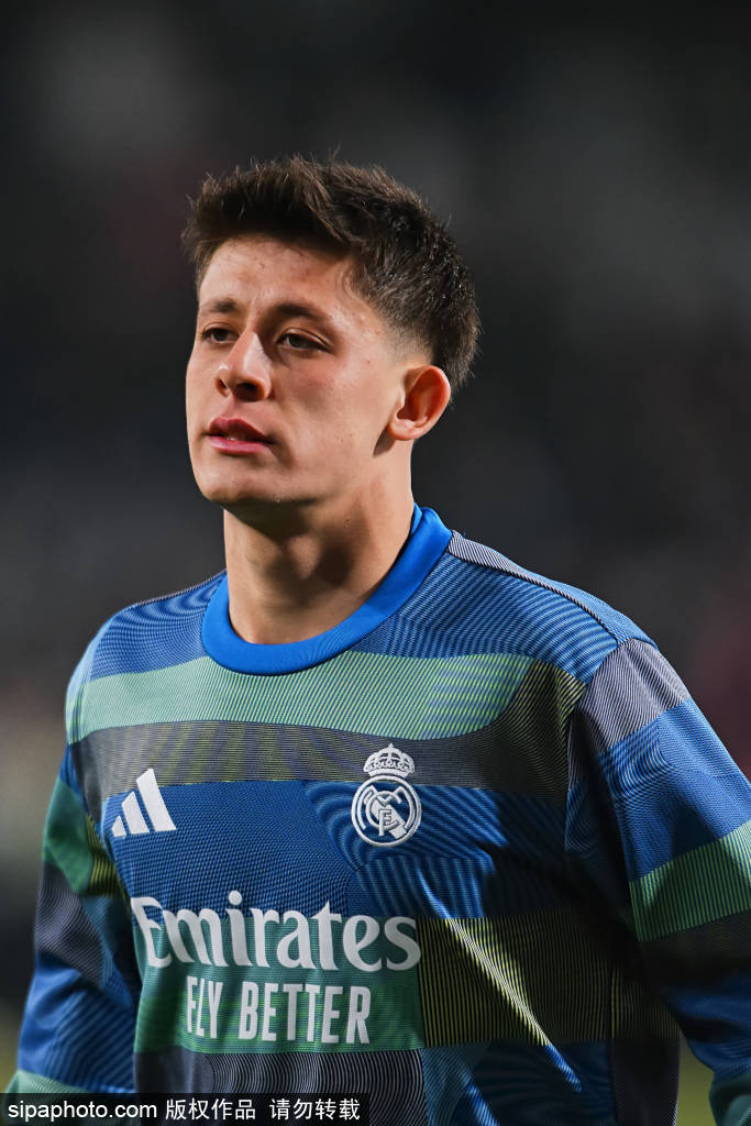 ข้อเสนอ 25 ล้านยูโรถูกปฏิเสธ! ดาวรุ่งจากอคาเดมีเรอัล มาดริดจุดชนวนตลาดซื้อขายนักเตะ ขณะที่ยักษ์ใหญ่พรีเมียร์ลีกเปิดศึกแย่งตัว_โอซาซูนา_เซเรีย อา_เอซี มิลาน