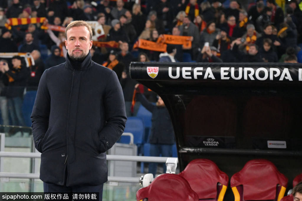 ศึกใหญ่กัลโช่ เซเรีย อา: หมาป่าแดงแห่งโรม่าเปิดบ้านปะทะคาร์ลียารีที่กำลังดิ้นรนหนีการตกชั้น! _การแข่งขัน_แฟนบอล_การป้องกัน_