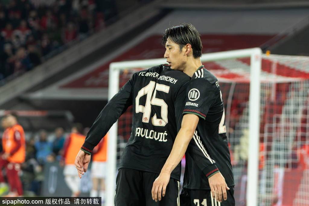 เออร์เมดิน เดมิโรวิช ทำสองประตู พาสตุ๊ตการ์ทกลับสู่เส้นทางชัยชนะอีกครั้ง การแข่งขัน: โคโลญจน์ พบกับ วุนเดอวอลล์