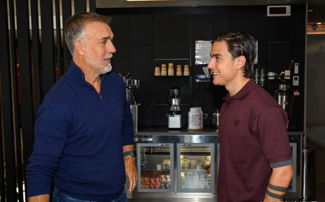 อนาคตของดีบาลายังคงไม่แน่นอน ขณะที่โรม่าวางแผนหาจุดศูนย์กลางใหม่ กัสเปรินี่กังวลมากขึ้น บาติจะกลายเป็นล็อบบี้ยิสต์? _แมตช์_ต่อสัญญา_นาโปลี