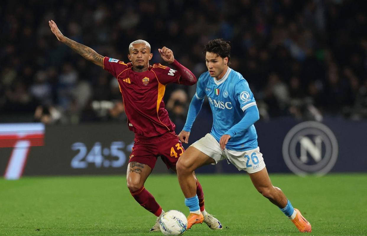 เซเรีย อา นัดที่ 25: นาโปลีตามหลังสองครั้งแต่ไม่ยอมแพ้, มาร์ลอน ดาวรุ่งชาวบราซิลวัย 23 ปี ตีเสมอด้วยลูกยิงไกลใส่โรมา