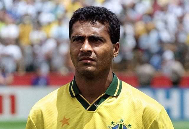 โรมารีโอ วัย 60 ปี ระเบิดความมันส์ด้วยการเต้นแบบไม่ได้เตรียมตัว: ซิกแพคที่สลักอย่างสวยงามและรูปร่างที่ผอมเพรียวอย่างน่าทึ่งทำให้ผู้ชมตะลึง สปอร์ต ฟุตบอล แฟนบอล เวิลด์คัพ