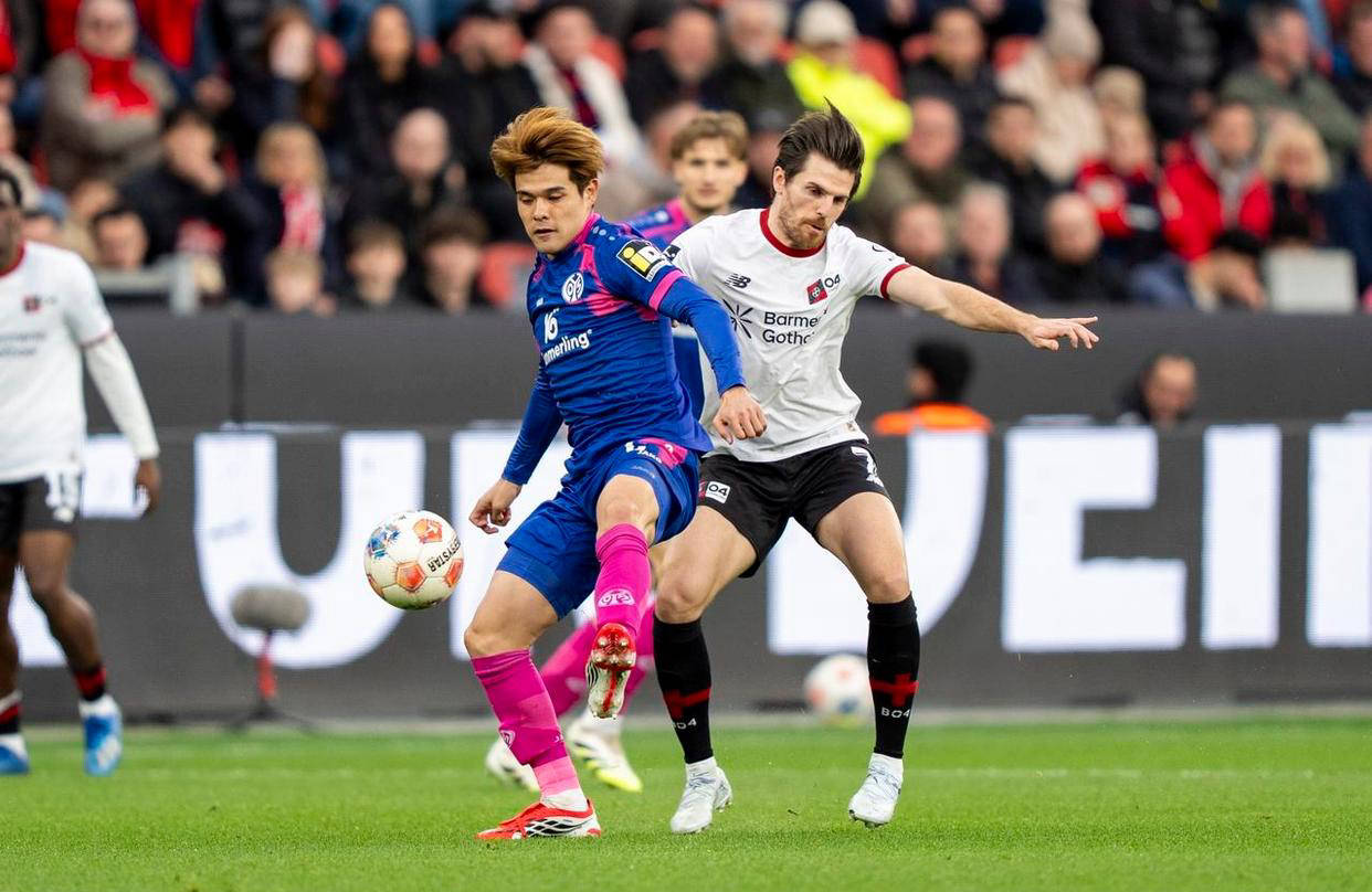 อดีตนักเตะลิเวอร์พูลวัย 23 ปีช่วยทีมรอดพ้นความพ่ายแพ้เมื่อเบเยอร์ เลเวอร์คูเซนตีเสมอในนาทีสุดท้ายกับไมนซ์ในบ้าน ทำให้สถิติไม่ชนะในบุนเดสลีกาเพิ่มขึ้นเป็นสองนัด_แมตช์_เนเวล_คะแนนเต็ม