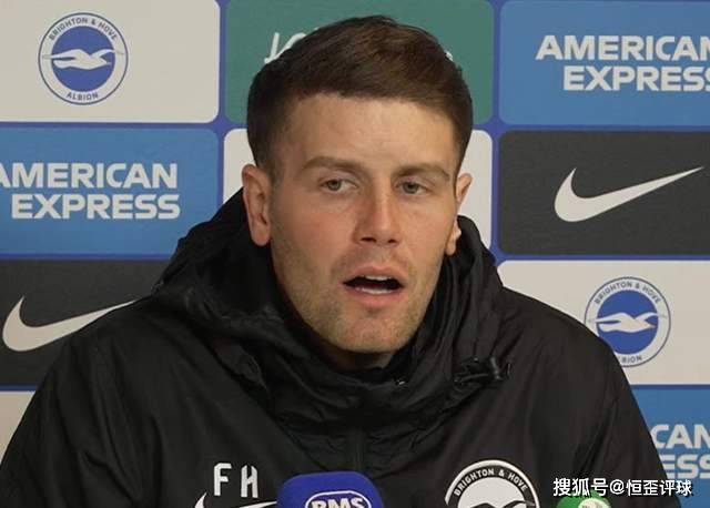 น่าเกลียด โค้ชไบรตัน บอมบาร์ด อาร์เซนอล: ผู้รักษาประตูนอนหญ้า อาศัยชัยชนะในการขโมยฉวยโอกาส!_ การแข่งขัน_ในพรีเมียร์ลีก_เน็ต