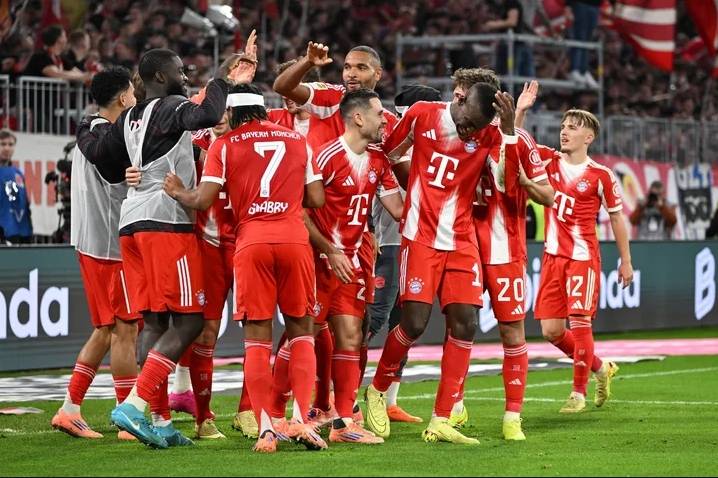 เวลา 3:00 น. ฟุตบอลยุโรปกำลังวุ่นวาย! เรอัล มาดริด จบ 2-1 และ 2 เกม แพ้ บาเยิร์น ชนะ 4-1 ปารีส พลิกคว่ำ 1-3 ลิเวอร์พูล บุกไป 3-1_Mengxing_Picture_break