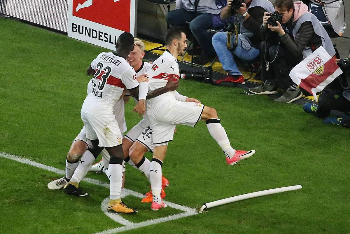 แนวรับของโคโลญจน์มีบ่อยครั้ง และดอร์ทมุนด์ชนะการเผชิญหน้าทั้งหมดสี่ครั้งที่ผ่านมา และการต่อสู้เพื่อรีบาวน์ก็เต็มไปด้วยความคาดหวัง! _ match_homefield_defense