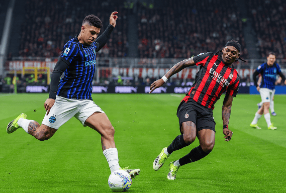 1-0 ตำนานอินเตอร์ มิลาน เอซี มิลาน เจาะแนวรับของศัตรูมรณะใน เวย์_อเลกรี_ยูฟา แชมเปียนส์ ลีก_เนเปิลส์