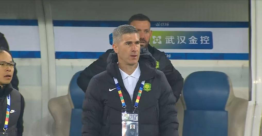 อุ๊ย สื่อปักกิ่ง: ปักกิ่งกัวอันเปลี่ยนจากการครอบครองสไตล์แมนเชสเตอร์ซิตี้เป็นความกดดันสูงสไตล์ลิเวอร์พูล_play_first round_wei yi