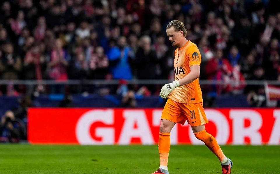 ท็อตแนม 22 ปี ผู้รักษาประตู พลาดบ่อยในแชมเปี้ยนส์ลีก ถูกแทนที่เมื่อต้นฤดูกาลนี้ พรีเมียร์ลีกยังไม่ปรากฏตัว ทำให้เกิดการพูดคุยอย่างดุเดือด_Kinsky_Attasis_Man Utd