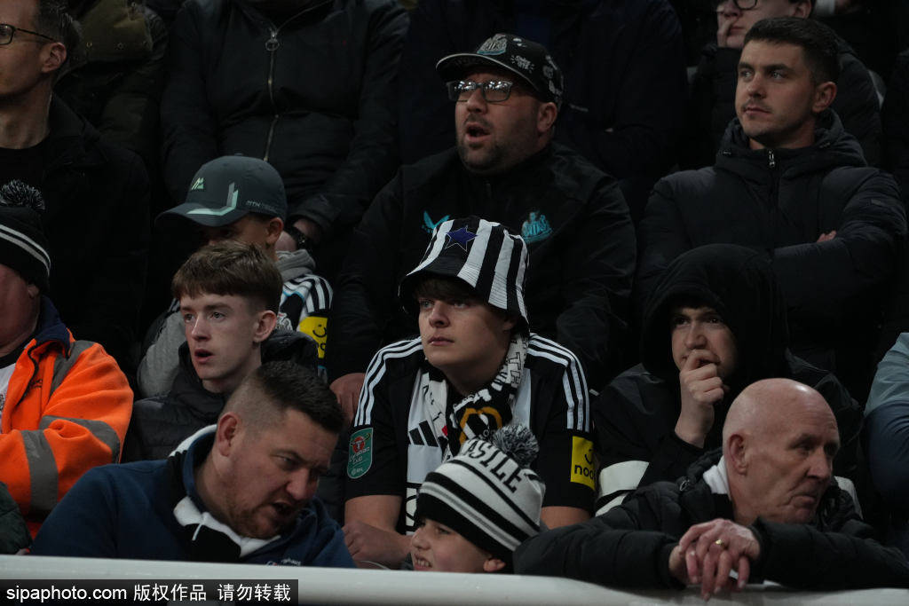 เซนต์เจมส์ ปาร์ค กำลังขึ้น: สิบนิวคาสเซิลส์ ตำนานแมนเชสเตอร์ ยูไนเต็ด ใครคือ 