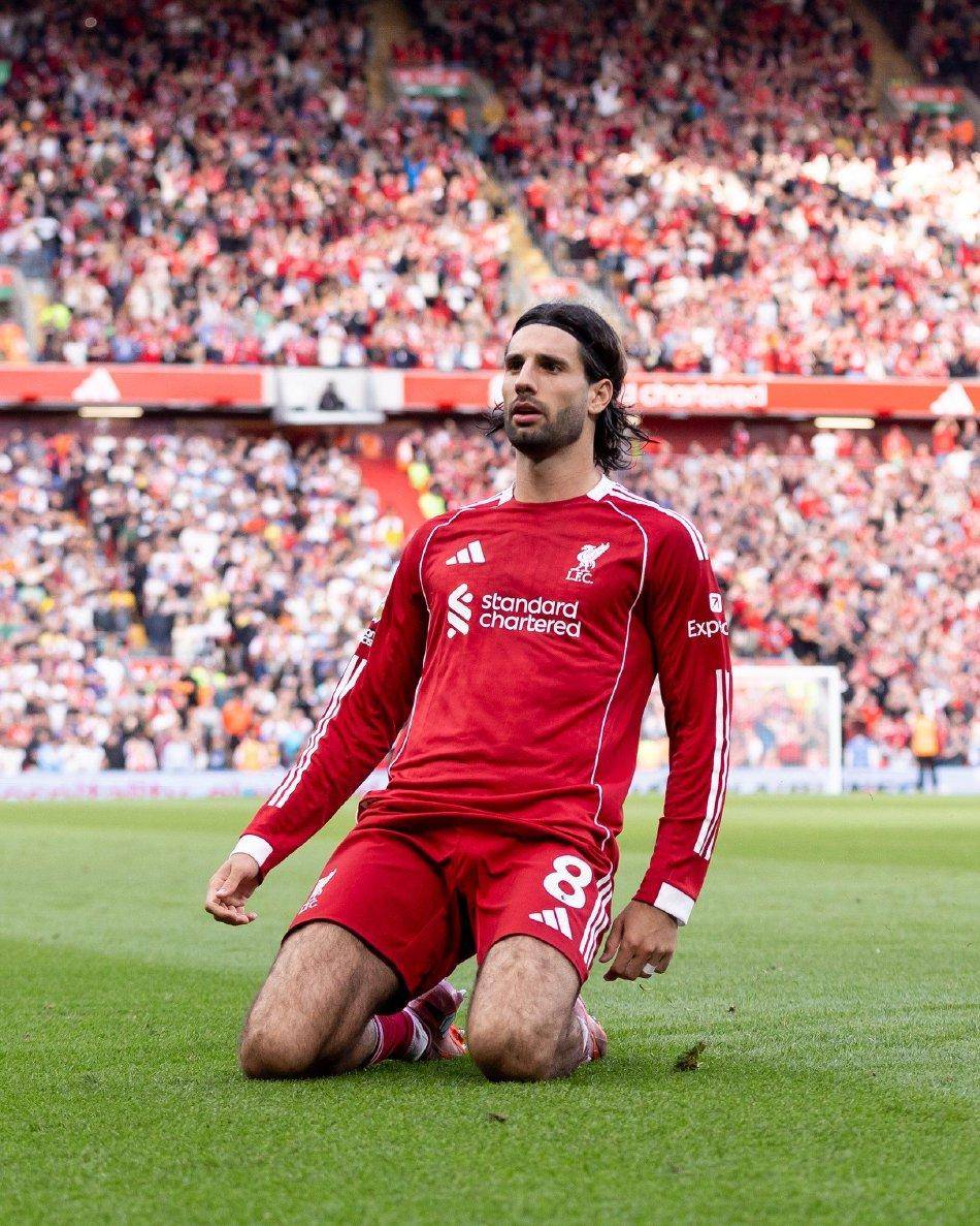 รูปแบบพรีเมียร์ลีกสั่นคลอน: ลิเวอร์พูลต่อสู้สี่อย่างเร่งด่วน, ท็อตแนมจับ straw_salisson_courts_arsenal ช่วยชีวิต