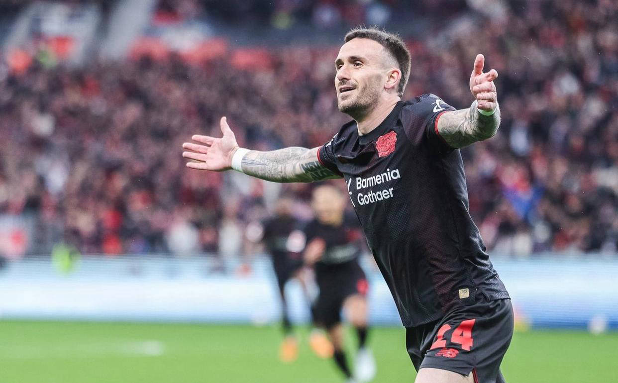 หลังจากรอบที่ 26 ของบุนเดสลีกา อันดับ 1 ของ บาเยิร์น ดอร์ทมุนด์ และ ฮอฟเฟ่นไฮม์ แสดง Differently_Frankfurt_Bayern Munich_Dortmund