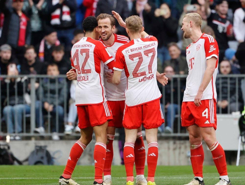 แนวโน้มปัจจุบันของบุนเดสลีกา: บาเยิร์น ดอร์ทมุนด์ ชนะ ฮัมบูร์ก และโคโลญจน์ กำลังตกชั้นใน ฮัมบูร์ก_ฮาเดนไฮม์_โฮม_โฮม_แชปเตอร์