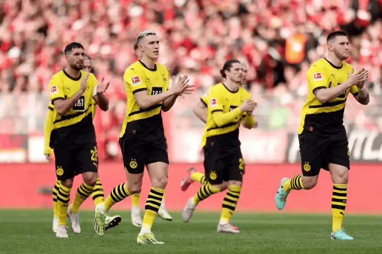 วันเสาร์ที่ 014 การวิเคราะห์โฟกัสของบุนเดสลีกา: การโจมตีในบ้านของดอร์ทมุนด์ การป้องกันเยือนของเอาก์สบวร์กเป็นเรื่องยากที่จะทำลายเกม_offensive_core_mindfield