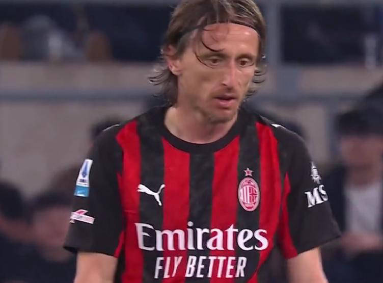 0-1 แพ้ลาซิโอ สถานการณ์ของเอซี มิลาน แชมป์เปี้ยนชิพ และความได้เปรียบของยูเวนตุสอยู่ใน Jeopardy_inter Milan_Uefa Champions League_UEFA Champions League