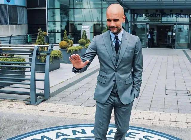 แมนเชสเตอร์ ซิตี้ น่าจะล้มล้างและสร้างใหม่ได้อย่างสมบูรณ์! กวาร์ดิโอล่าเป็นเหมือนมูรินโญ่ในแมนเชสเตอร์ยูไนเต็ด ฮาลันด์มีที่ที่ดีกว่าใน go_chemelbladder_arsenal_dortmund