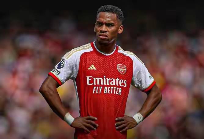 หนัก นายเคไม่พอใจกับตัวสำรองที่อยากออกจากทีมอาร์เซนอล 70 ล้าน คว้าปีกตัวท็อปยุโรปในยุโรป_valatshelia_left_player