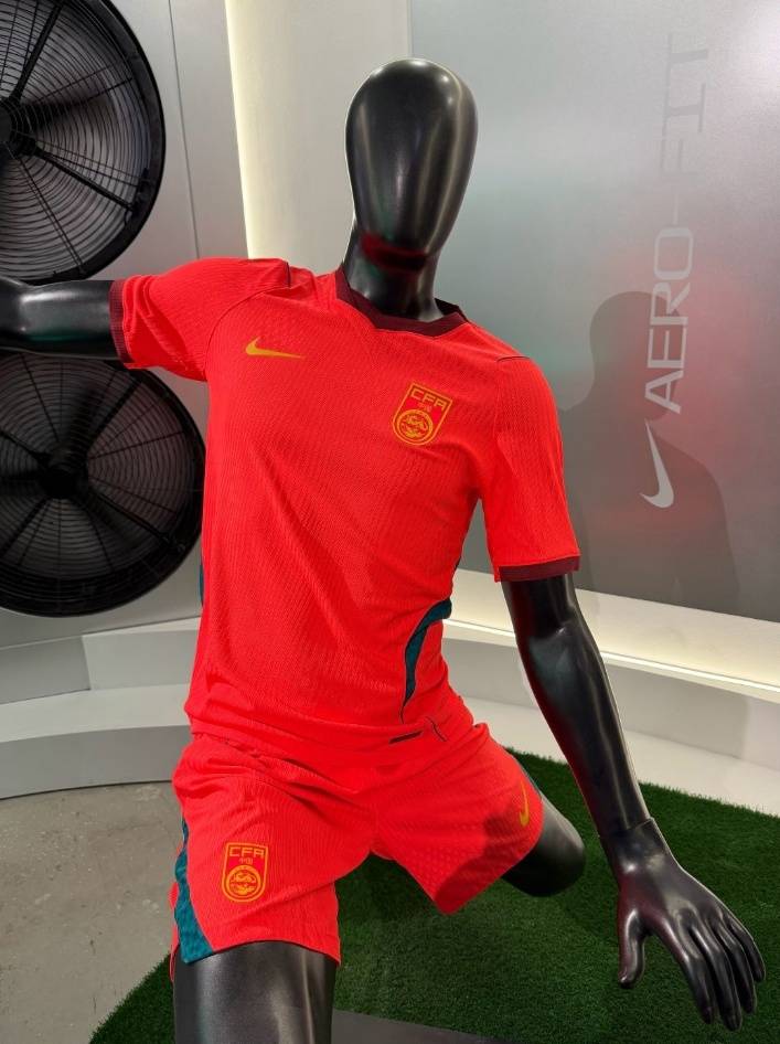 “ไข่คนมะเขือเทศ” กลับมาแล้ว? เปิดตัวฟุตบอลชายใหม่ของจีน นิวเจอร์ซีย์ คุณยังจำสไตล์คลาสสิกเหล่านั้นได้หรือไม่ _ ฟุตบอลแห่งชาติ_away_white