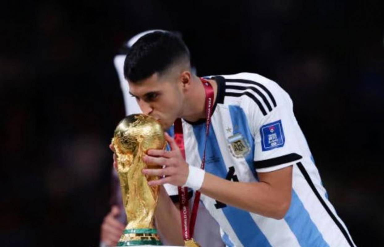 โดนไล่ออก คาดว่าจะกลับมาที่หนังสือหรือไม่? ปาลาซิออสยืมตัวของอินเตอร์ มิลาน ได้รับเลือกให้ทีมชาติอาร์เจนตินาเป็นครั้งแรกและเขาทำได้ดีหรือช่วยทีมถอนค่าตัวในการโอน