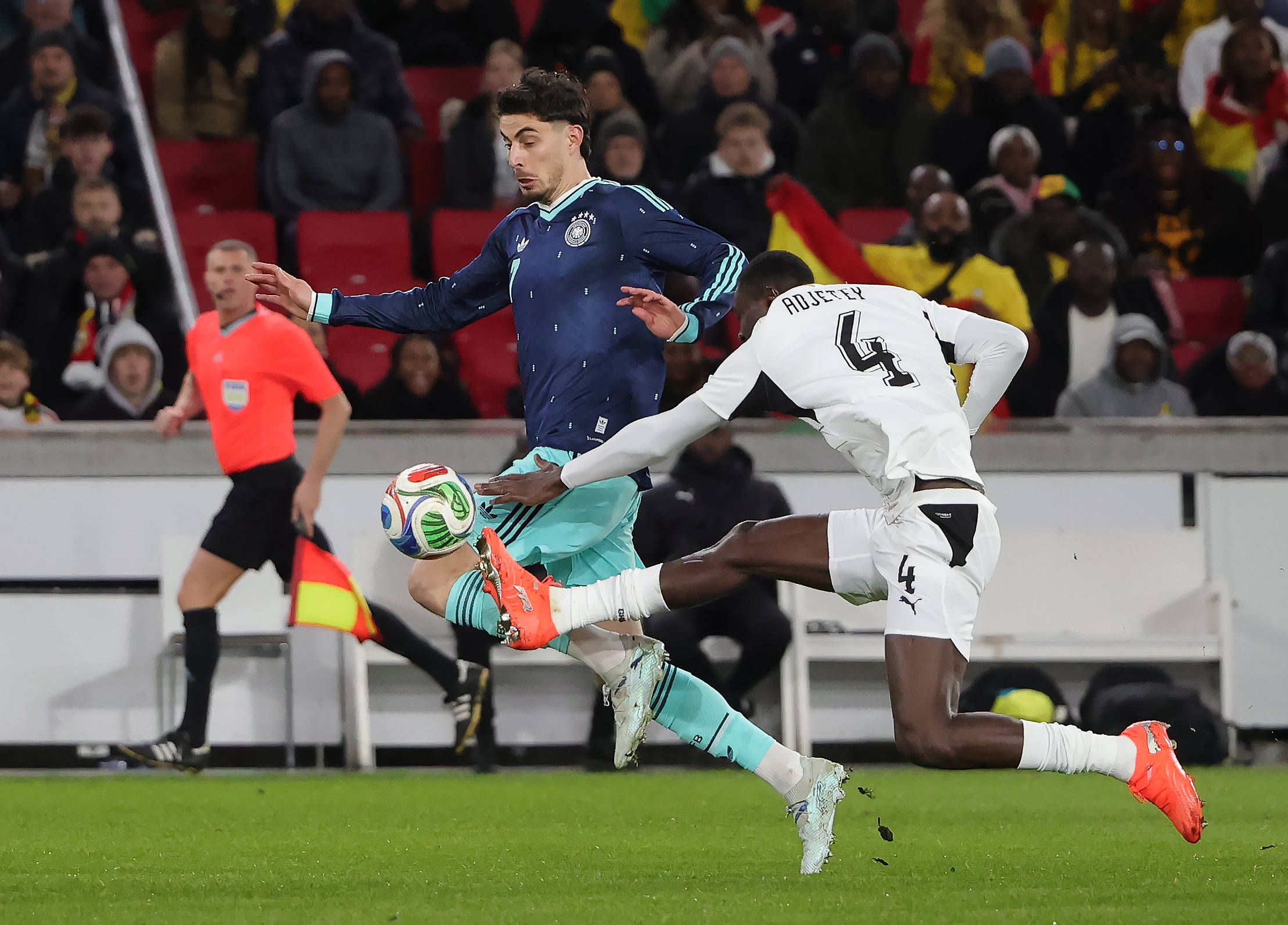 การแข่งขันฟุตบอลกระชับมิตรนานาชาติ | ตัวสำรองของ OnDav 