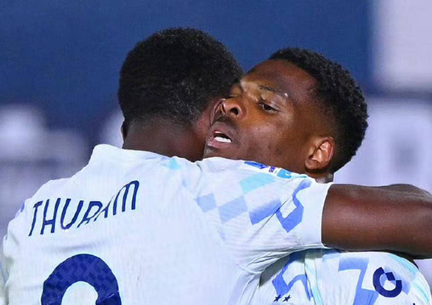 แชมป์กัลโช่ในกัลโช่: อินเตอร์ มิลาน พลิกโคโม การต่อสู้ทั้งสี่ครั้งคือ Fierce_competition_uefa champions league_napoles