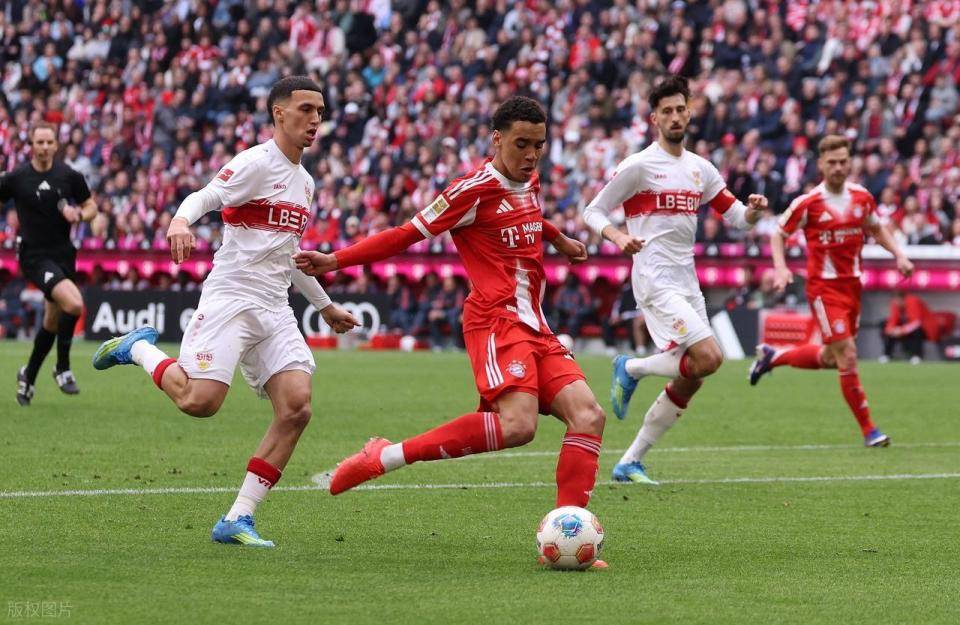 ด้วยการพลิกกลับ 2-4 ของสตุตการ์ต อันดับล่าสุดของบุนเดสลีกาได้รับการเผยแพร่: บาเยิร์นปกป้องตำแหน่ง 4 รอบก่อนกำหนดการ_Season_Key