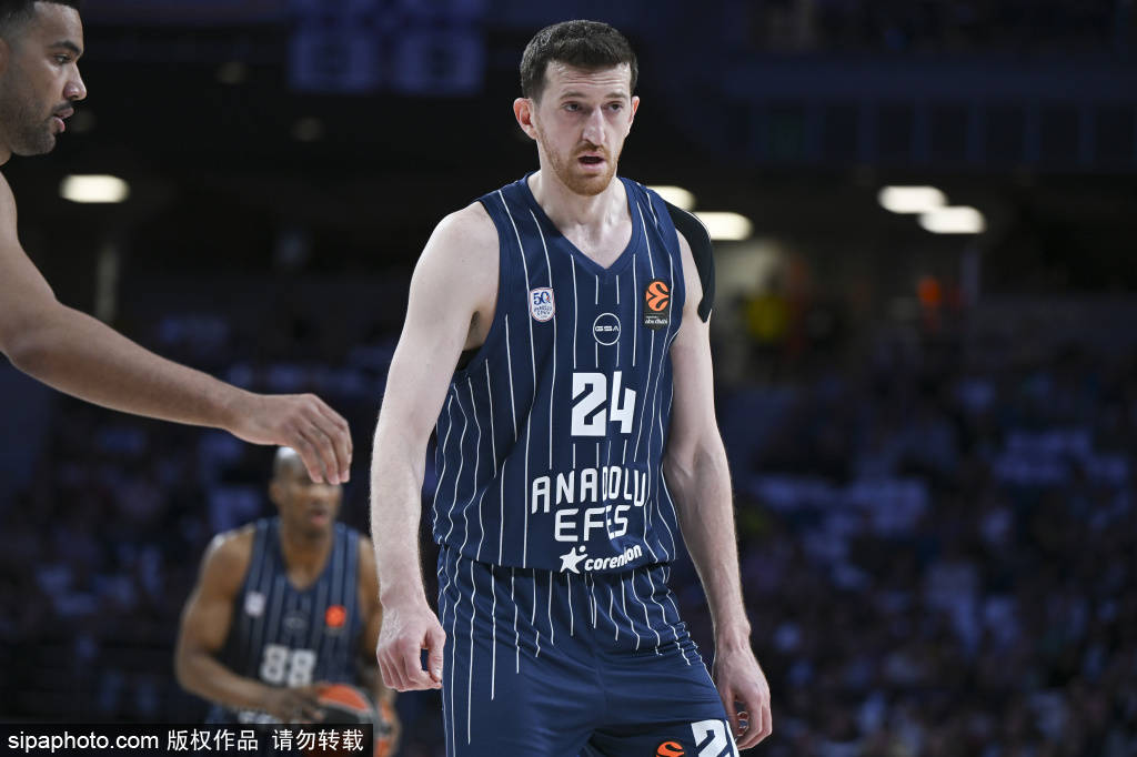 ชะตากรรมของเบอร์นาเบว: เรอัล มาดริด เสียคะแนนที่บ้าน บาร์เซโลนา นำ ลาลีกา_play_courtes_position