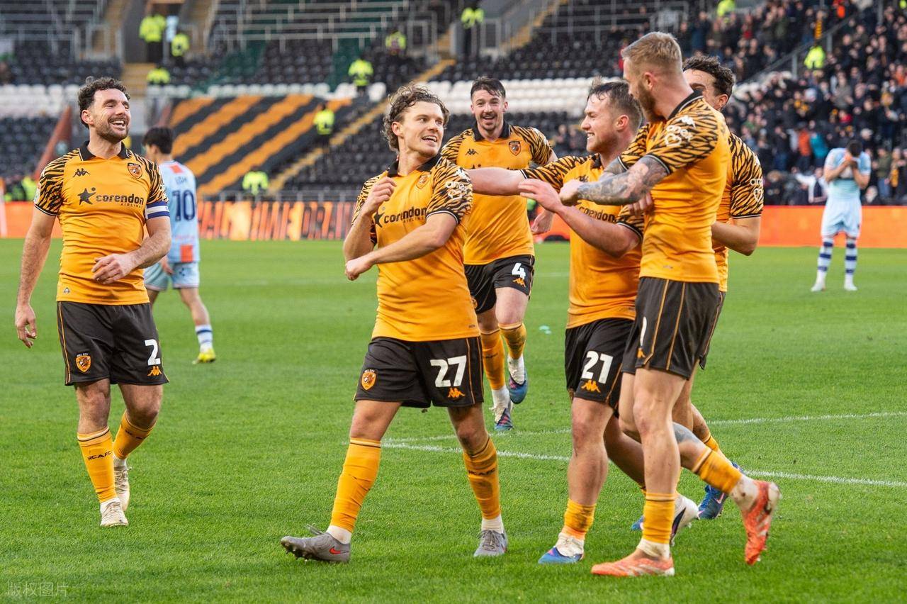 แชมป์เปี้ยนชิพเกินไป: ด้วยฮัลล์ ซิตี้ 2-2 แชมป์พรีเมียร์ลีกอยู่ใน 7 รอบและตกลงไปในบุนเดสลีกา 2 รอบใน ADVADANCE_COMBAT_HOME_League