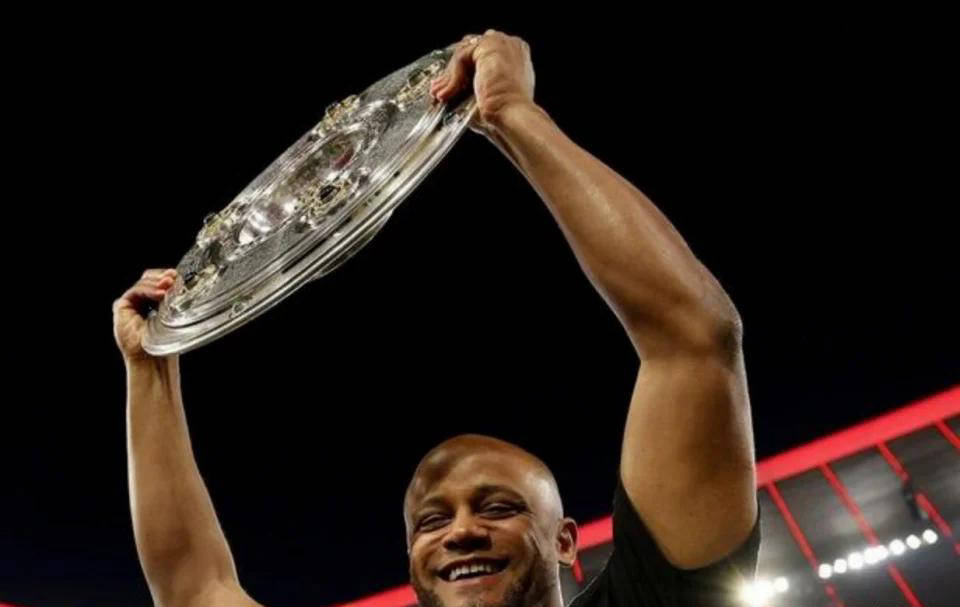 คอนเพย์ นำบาเยิร์น คว้าแชมป์บุนเดสลีกา 2 สมัยติดต่อกัน คว้าแชมป์ 50 สมัย และดาบนิ้วและคะแนน REcord_Season_Guardiola_The Champions League