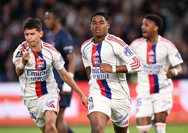 เรอัล มาดริด ค่าเช่า 19 ปีจะส่องแสง: 1 ผ่าน 1 นัดเพื่อพิชิตปารีส! 17 เกม 7 ประตู 7 ประตู ช่วยตีบอลโลก_endrek_lyon_ancelotti